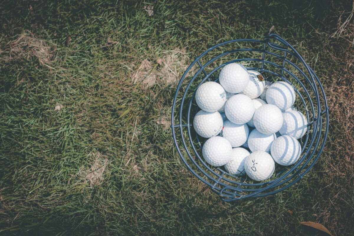 How To Choose the Perfect Golf Balls for Beginners: A Comprehensive Guide 1 golf balls for beginners
