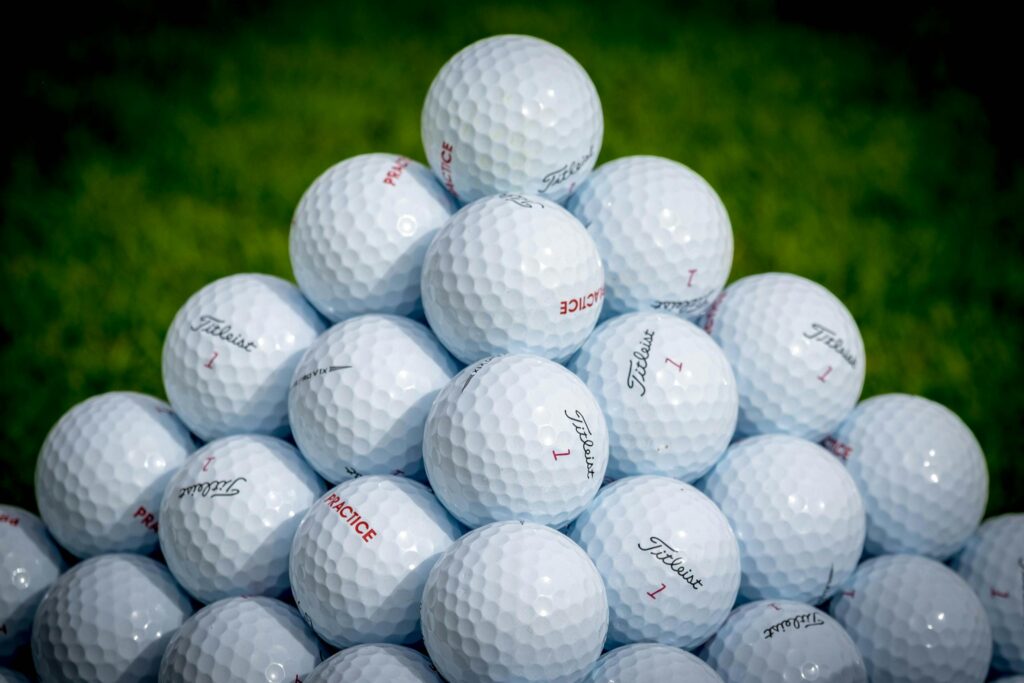 How To Choose the Perfect Golf Balls for Beginners: A Comprehensive Guide 7 golf balls for beginners