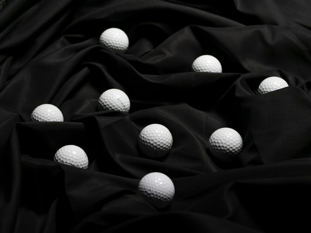 How To Choose the Perfect Golf Balls for Beginners: A Comprehensive Guide 3 soft golf ball vs hard golf ball